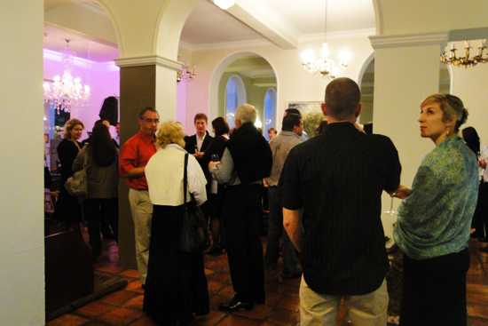 The crowds listening the pre-dinner talks