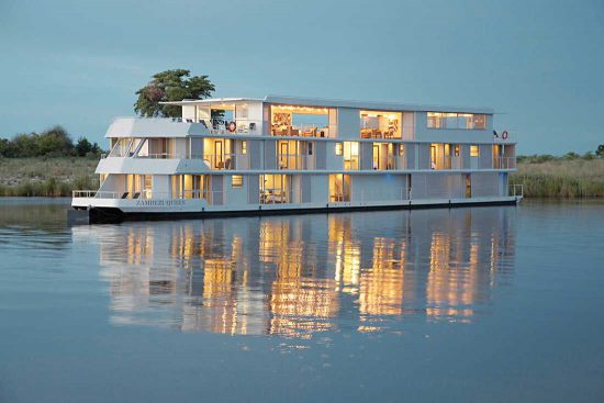 Das luxuriöse Hausboot Zambezi Queen auf dem Chobe-Fluss