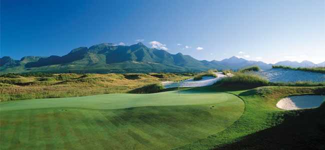 The Links at Fancourt beautiful golf court, with the mountains on the backgrond