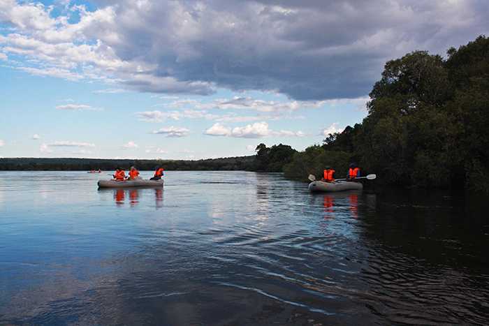 A canoe excursion down the Zambezi