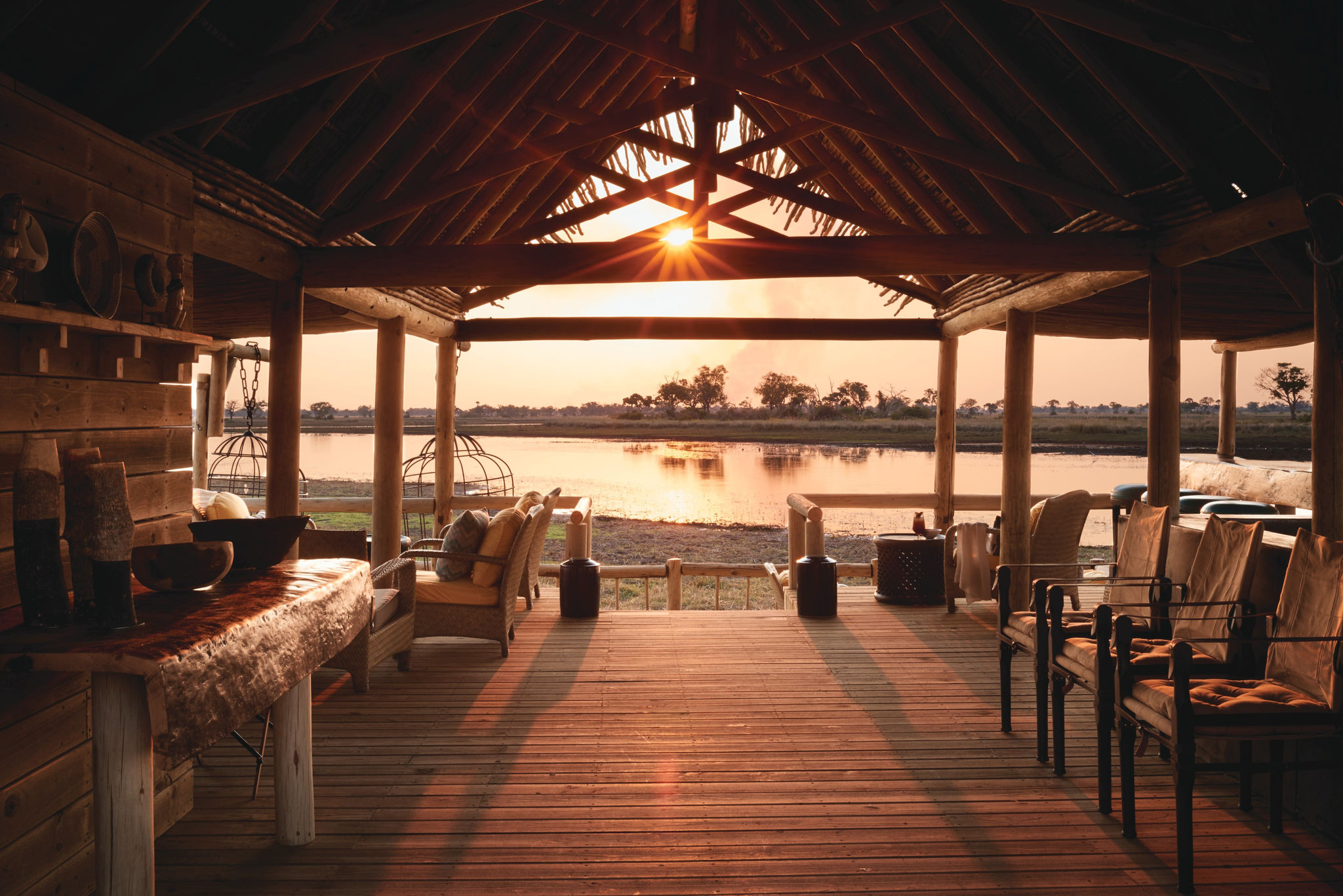 Die Eagle Island Lodge liegt auf einer Insel im größten Binnendelta der Welt.