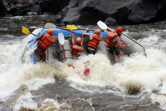 Rafting eletrizante no Zimbábue