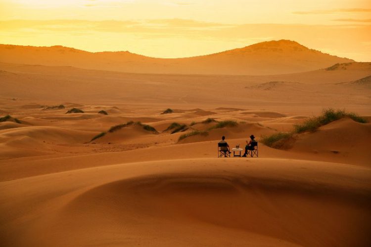 Wer einmal in die Wüste Afrikas gereist ist, kommt mit ganz eigenen Erinnerungen und Zitaten zurück