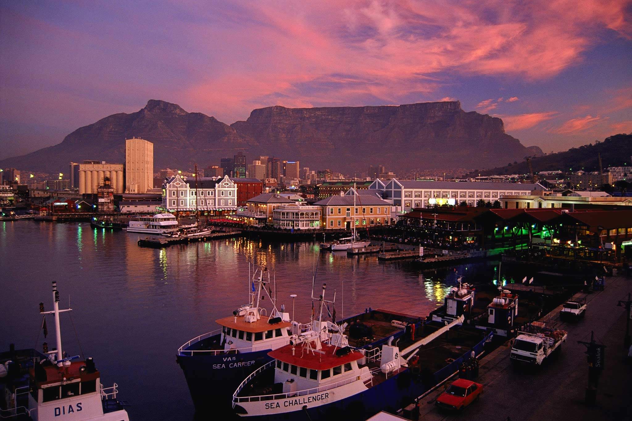 Quartiers Cape Town | Vue sur Table Mountain depuis le V&A Watefront au coucher du soleil