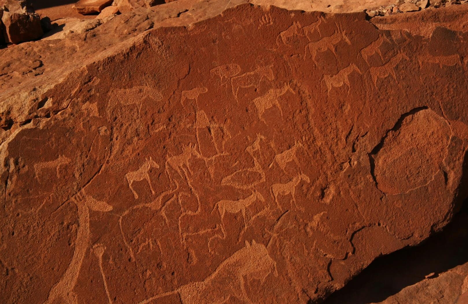 art rupestre san des bushmen à twyfelfontein en namibie