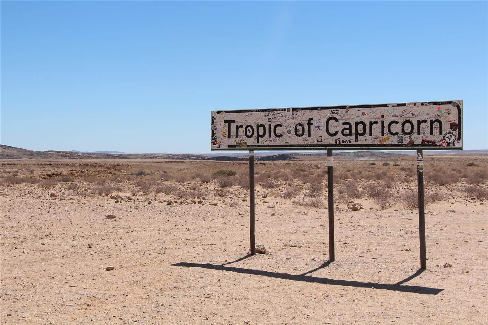 pancarte tropique du capricorne à walvis bay en namibie