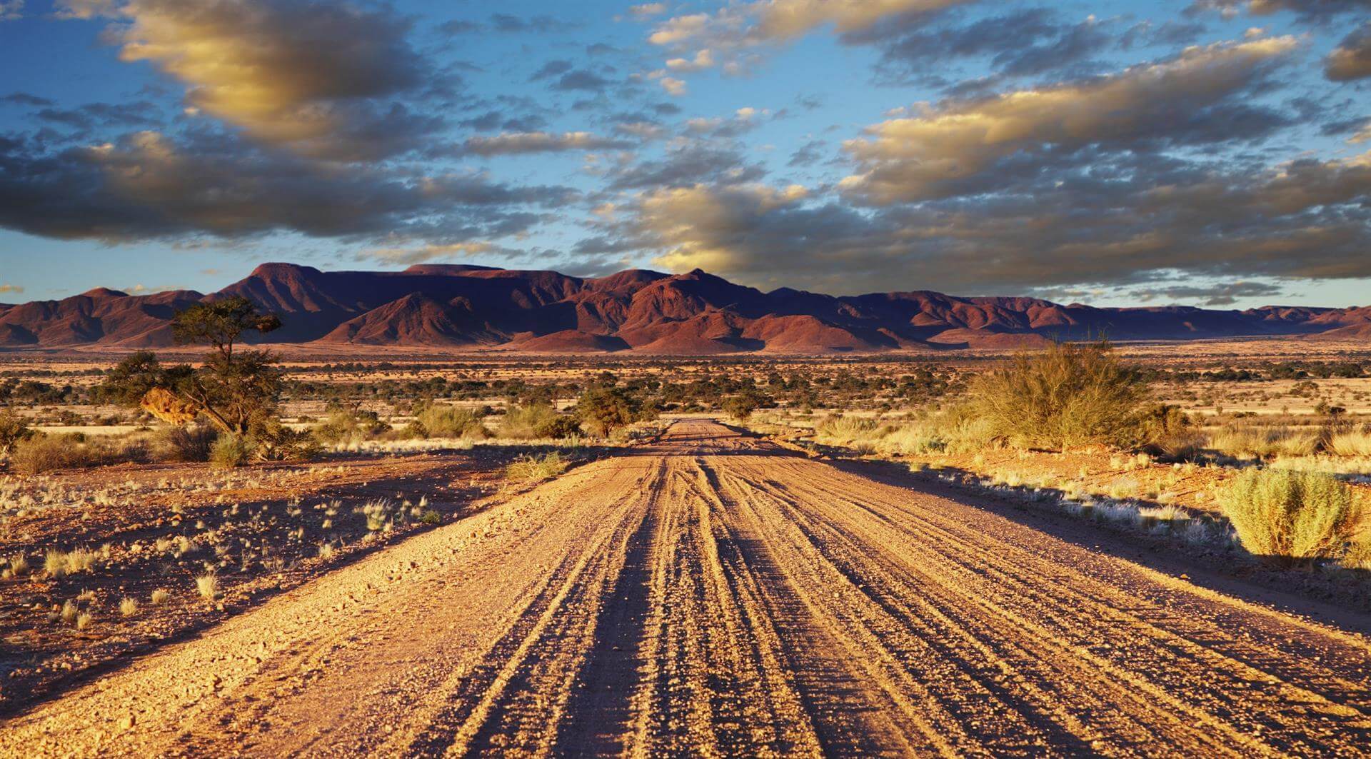 route traversant les paysages arides sesriem namibie