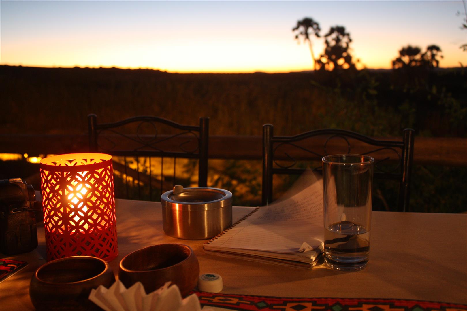 coucher de soleil sur terrace lodge au damaraland en namibie