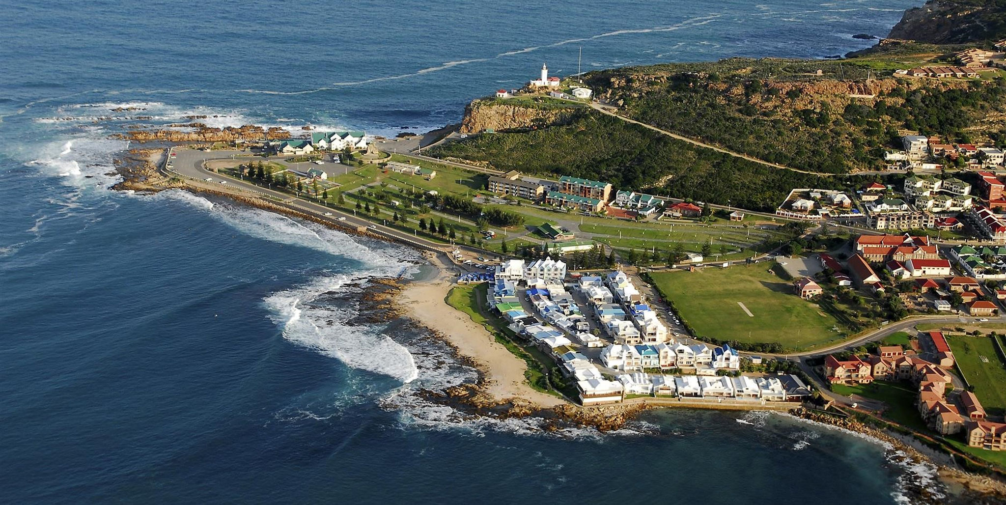 Die bezaubernde Küste von Mossel Bay aus der Vogelperspektive