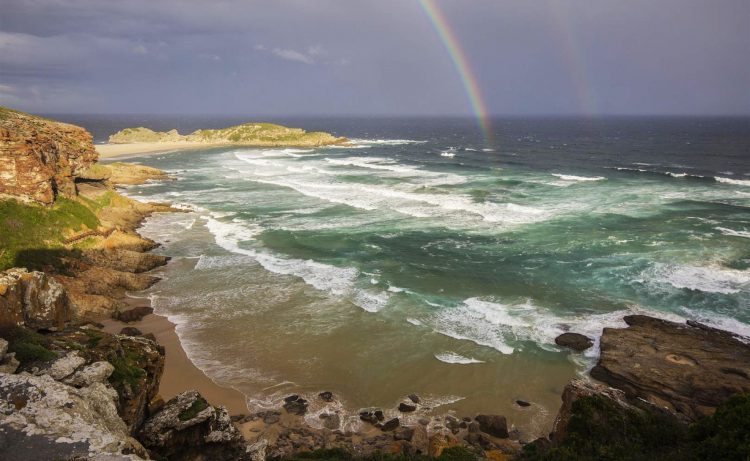 Regenbogen über der Robberg Halbinsel