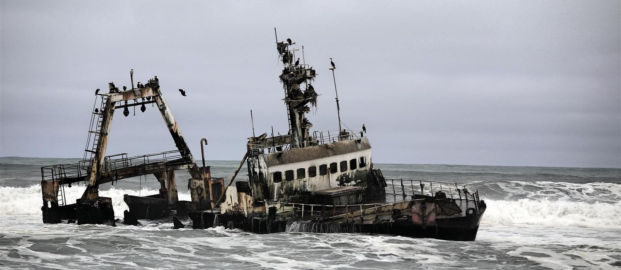 Épave abandonnée sur la Côte des Squelettes