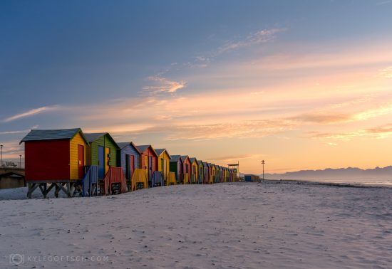 Lever du soleil à Muizenberg, paradis des surfeurs.