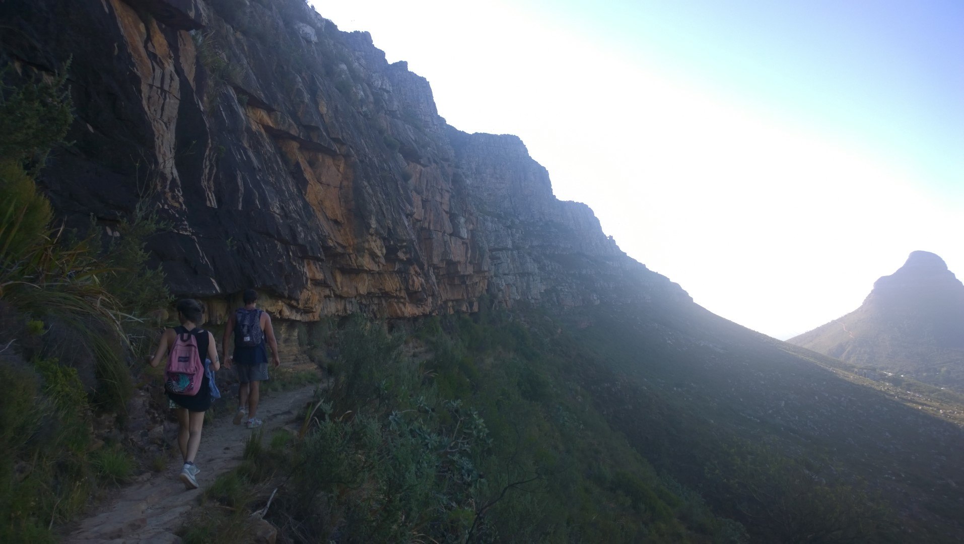 La montée de Platteklip Gorge offre un beau panorama sur Lion's Head en faissant une des meilleures randonnées de Cape Town