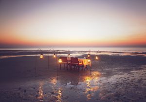 Dîner aux chandelles à Azura Benguerra, un excellent choix pour combiner safari et plage de sable blanc au Mozambique