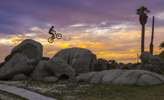 Vélo tout-terrain à Camps Bay dans la plus belle ville du monde.