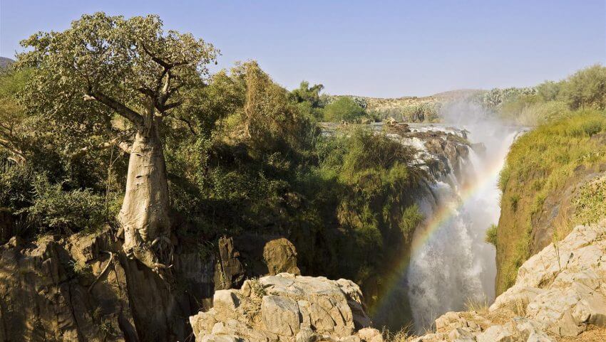 Vue d'une cascade dans la région de Kunene