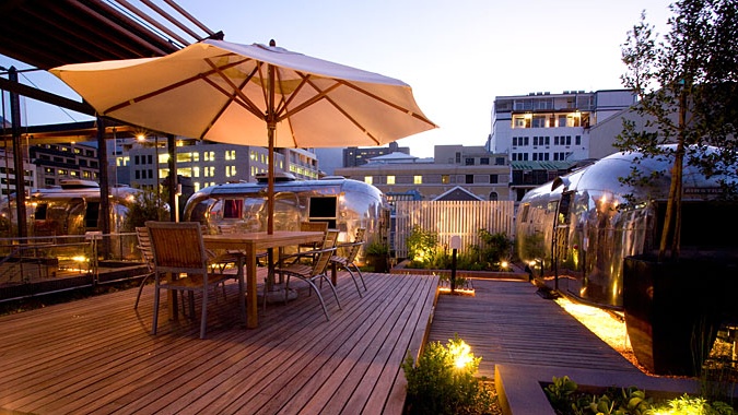 rooftop-bars-kapstadt-rhino-africa-travel-Sky Bar Grand Daddy Hotel Cape Town