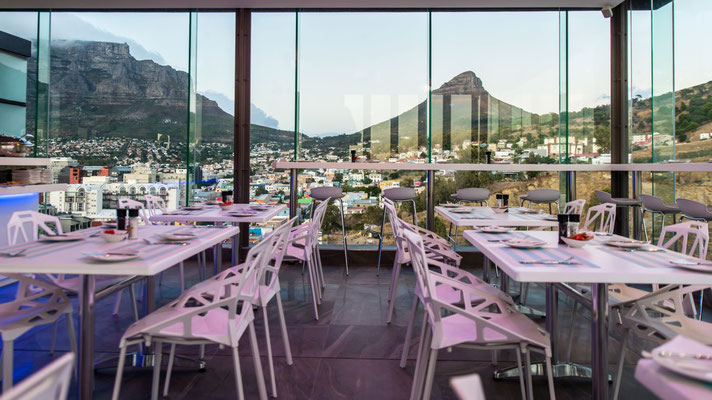 Aussicht von Utopia - Dining Elevated auf den Tafelberg und Lion's Head