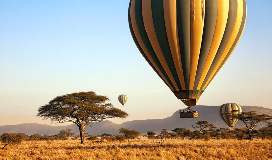 Passeio em balão de ar quente, um modalidade de safári na África