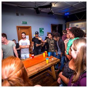 Beer pong no Forex Bar