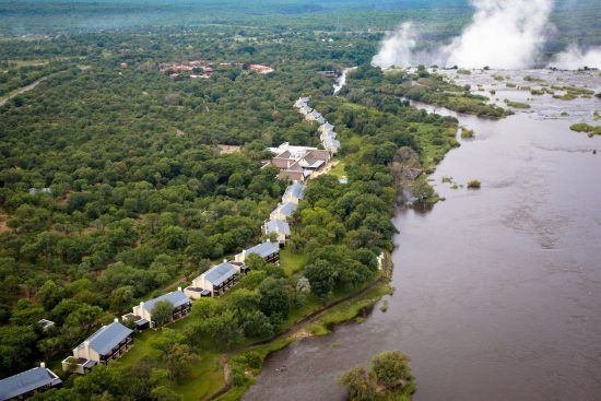 El río Zambeze actúa como frontera natural entre ambos países