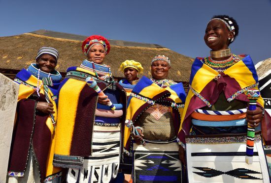 Mulheres Ndebele do Zimbáube