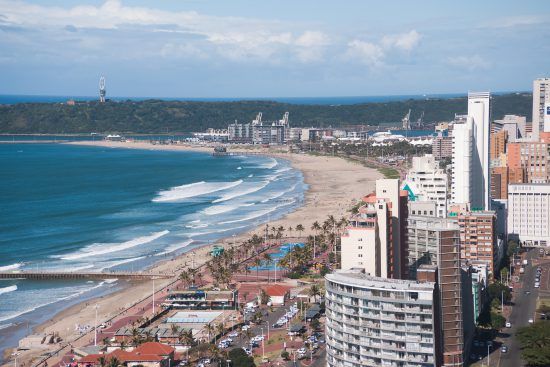 Die wunderschöne Strandpromenade von Durban aus der Vogelperspektive