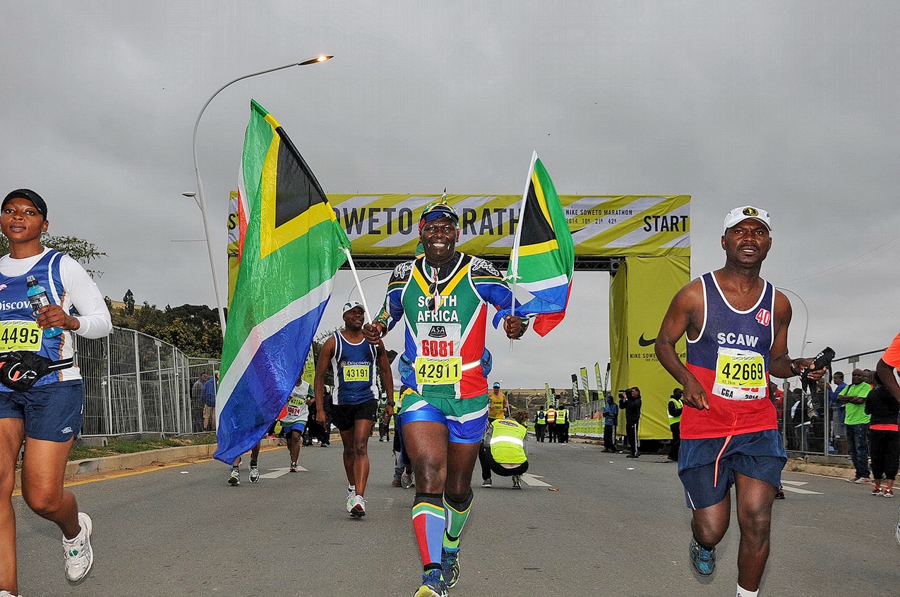 Corredor sul-africano feliz em participar da Soweto Marathon