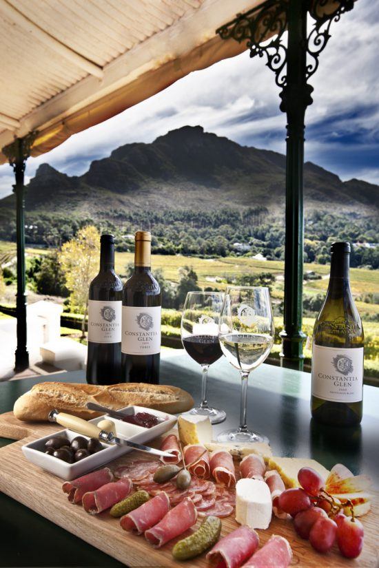 La Route des vins en Afrique du Sud | Association vin et plateaux de fromages et charcuterie à Constantia Glen