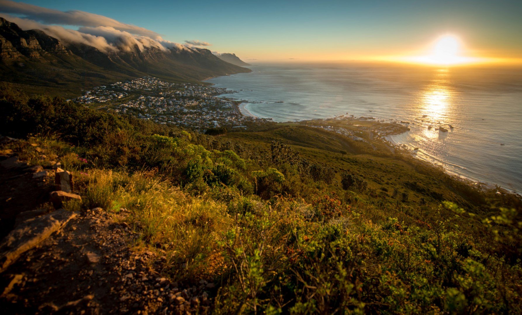 Que faire à Cape Town ? | Vue du quartier de Camps Bay depuis les hauteurs de Lion's Head