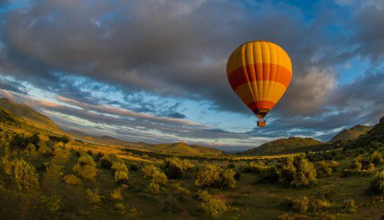 Heissluftballon in der Savanne