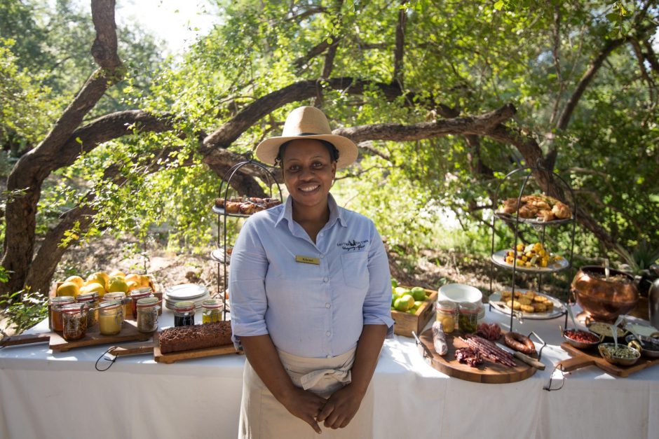 Exquisito desayuno en un safari africano