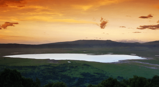 Pôr do sol na cratera de Ngorongoro