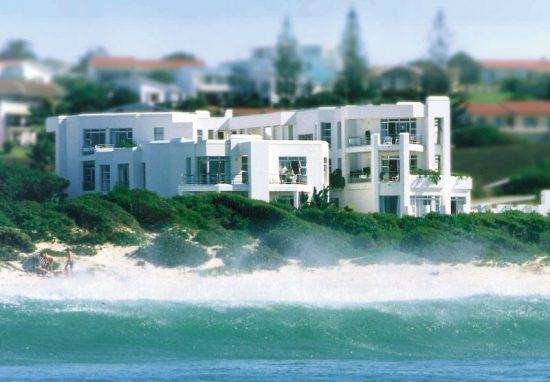 Die traumhafte Unterkunft im Eastern Cape Diaz 15 House on the Bay befindet sich direkt am Strand