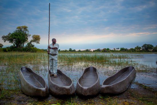 Safari en mokoro dans les eaux du Delta de l'Okavango