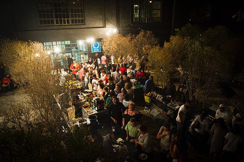 Market on Main, em Joanesburgo, durante evento First Thursdays