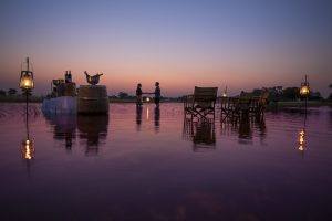 Coucher de soleil romantique sur le Delta de l'Okavango