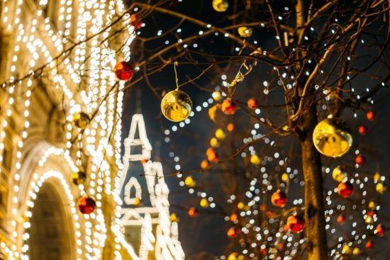 Weihnachtsbeleuchtung in Stadt