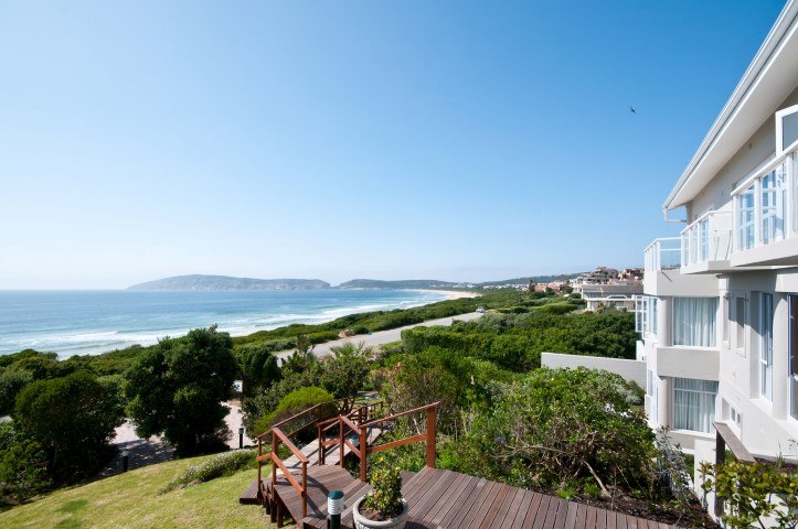 Fantastischer Blick auf den Strand und den Indischen Ozean vom Hotel The Robberg Beach Lodge