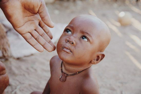 Kamanjab, inland of Namibia where there is a small Himba community looking after orphaned Himba children. Photo credit : Jessica Mulder