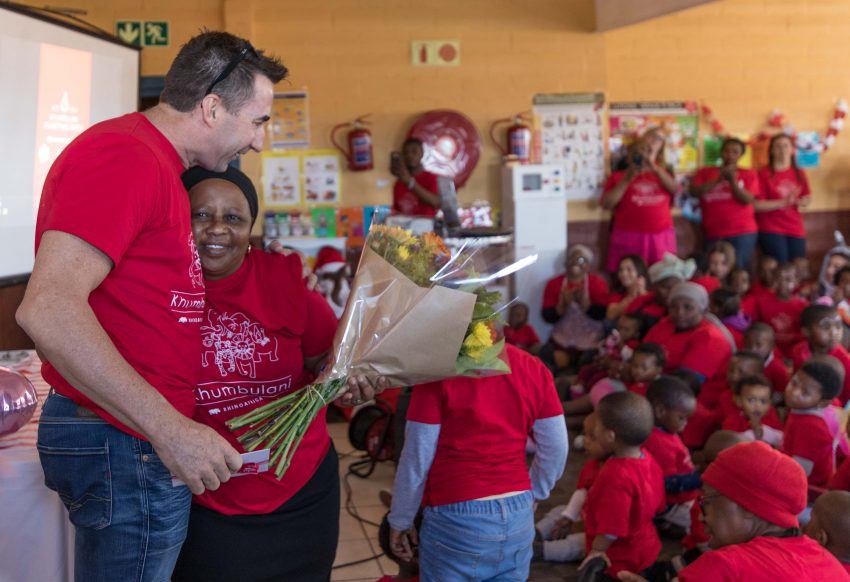 Agradecimiento de David Ryan a Mama Gloria al final de los festejos en Khumbulani