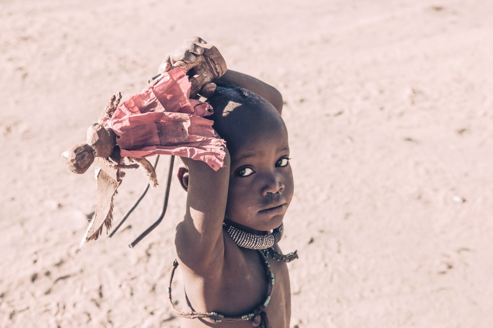 Kamanjab, inland of Namibia where there is a small Himba community looking after orphaned Himba children. Photo credit : Jessica Mulder