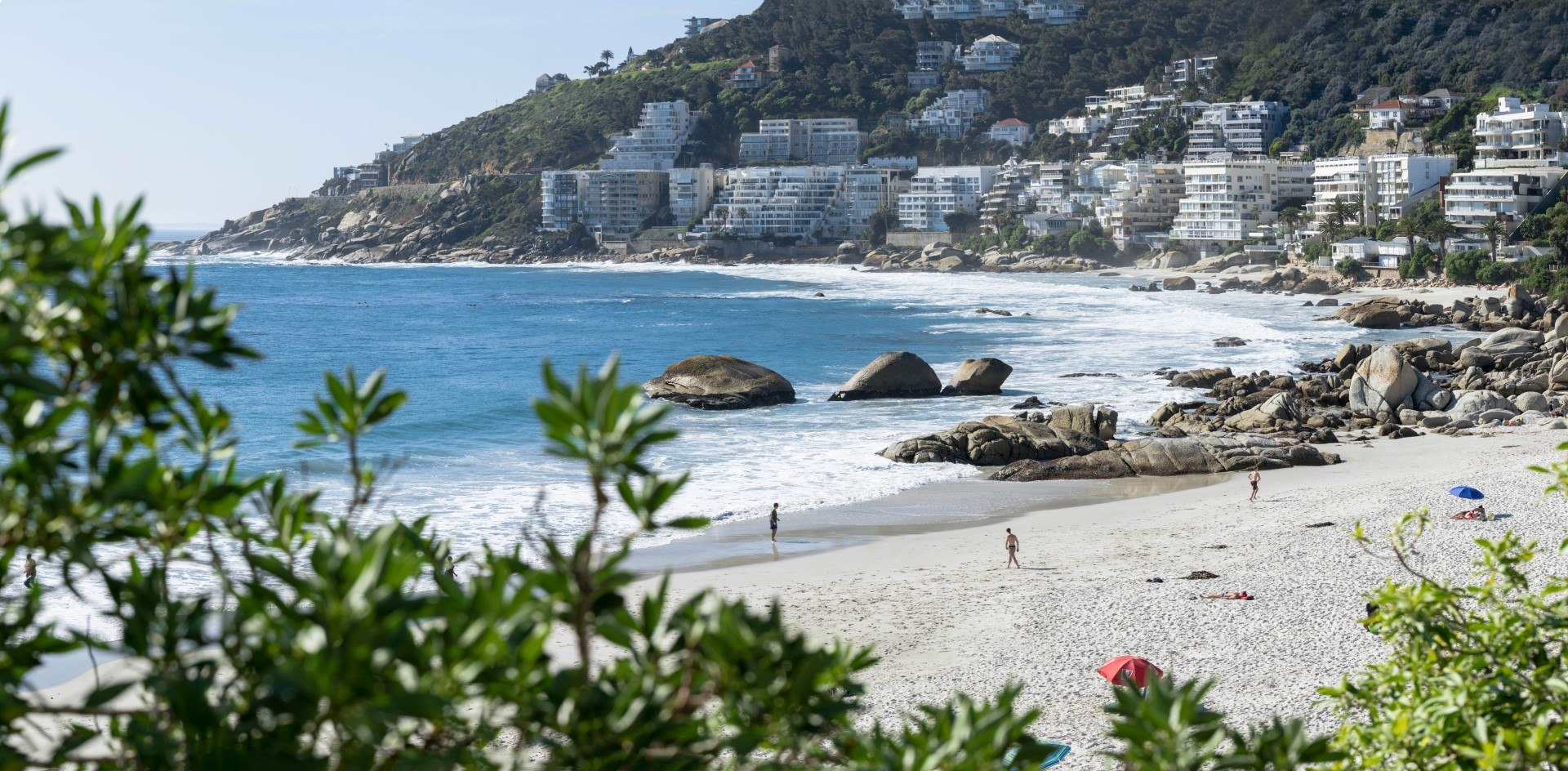 Blick auf den weißen Sandstrand von Clifton