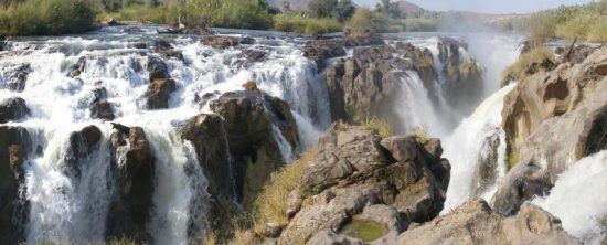 Die malerischen Epupa Falls aus der Vogelperspektive