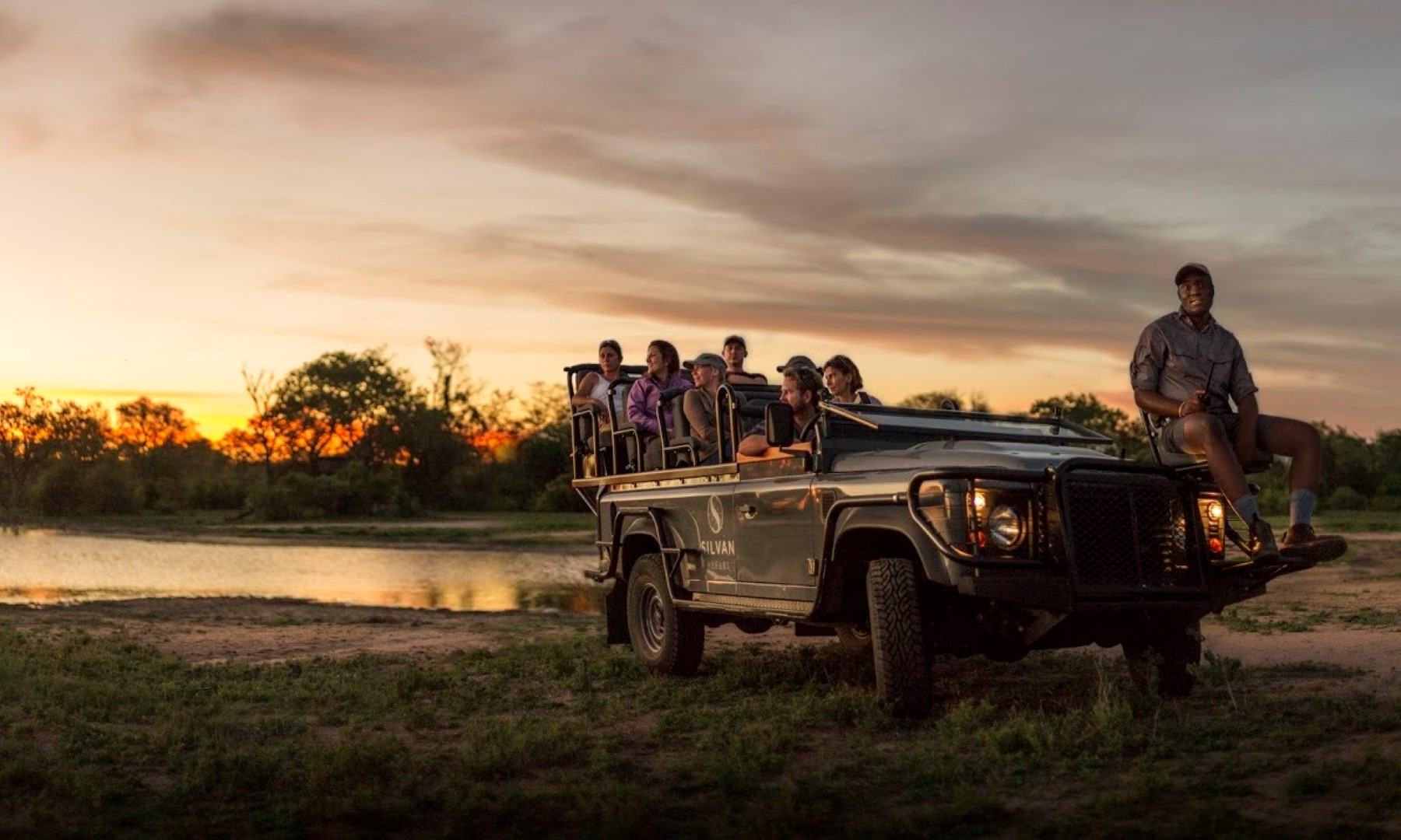 Voiture safari au Parc national Kruger l'une des top destinations en Afrique