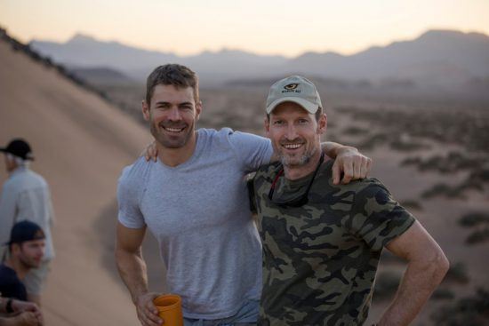 Johan Maree (a la izquierda) en el desierto de Namibia