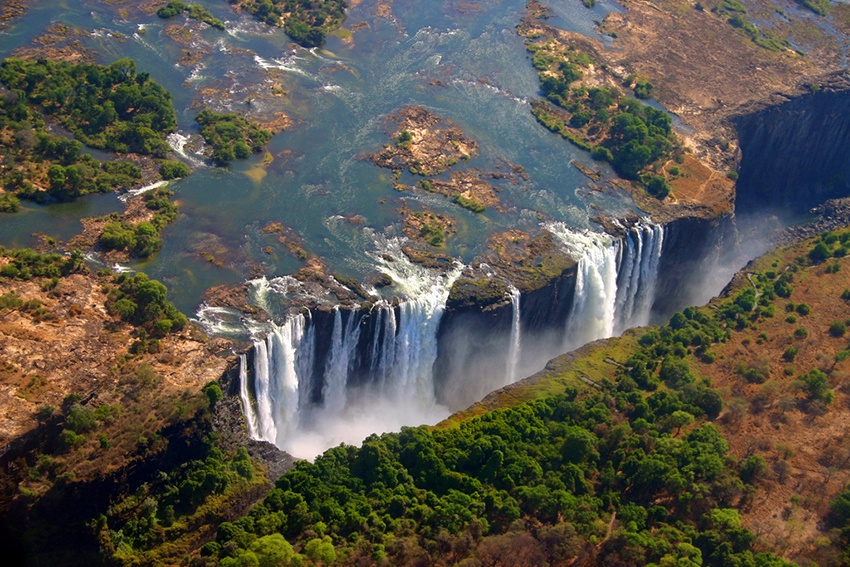 Chutes Victoria vues du ciel, entre Zimbabwe et Zambie