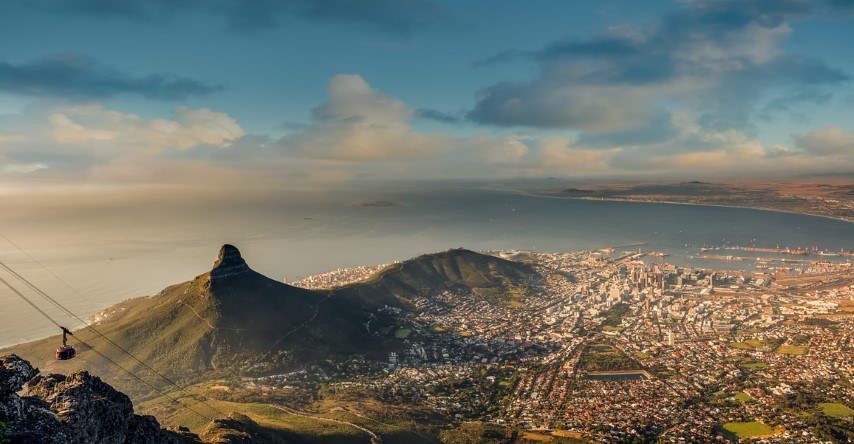 Lion's Head, Signal Hill et le centre ville du Cap. 