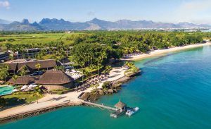 Vue aérienne du Maritim Hotel Mauritius, hébergement parfait pour combiner safari et plage