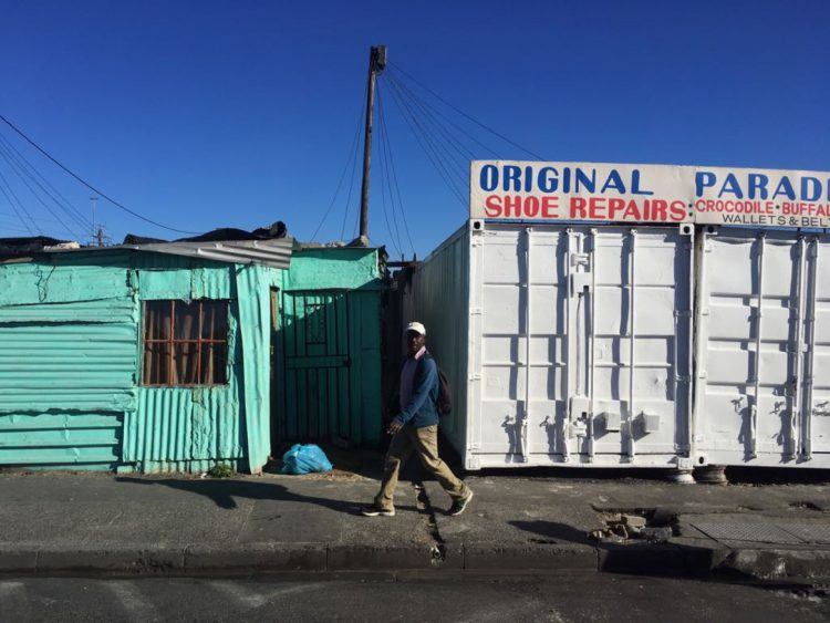 Dans les rues de Khayelitsha, township où se concentre les problèmes de sécurité en Afrique du Sud et au Cap.